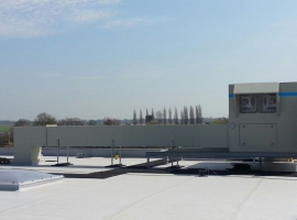 Paneltim kunststof panelen als luchtkanaal op een dak