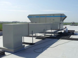 Paneltim kunststof panelen als luchtkanaal op een dak