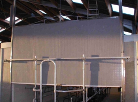 Vertical movable wall with Paneltim plastic sandwich panels